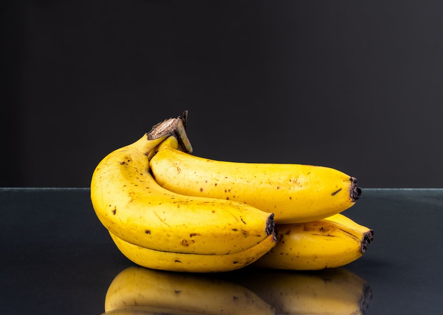 Photo peeling fruit - Why Peeling This Common Fruit Before Juicing Could Be Poisoning You